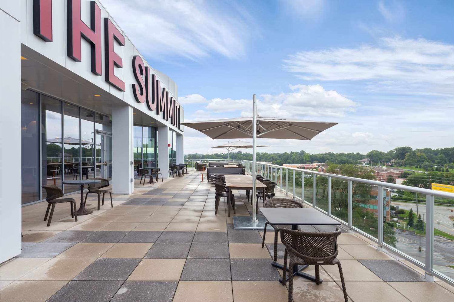 The Summit 4*